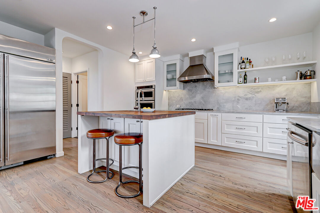 1761 N Orange Grove Ave