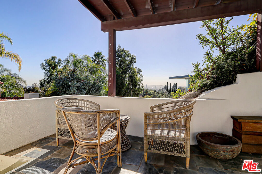 1761 N Orange Grove Ave