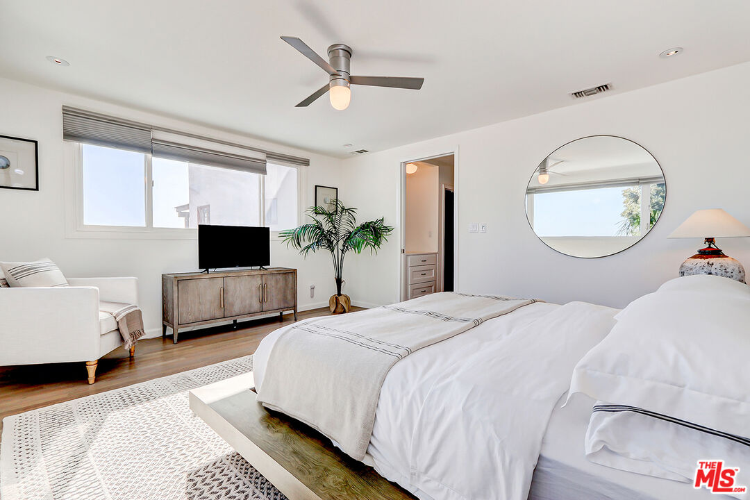 1761 N Orange Grove Ave