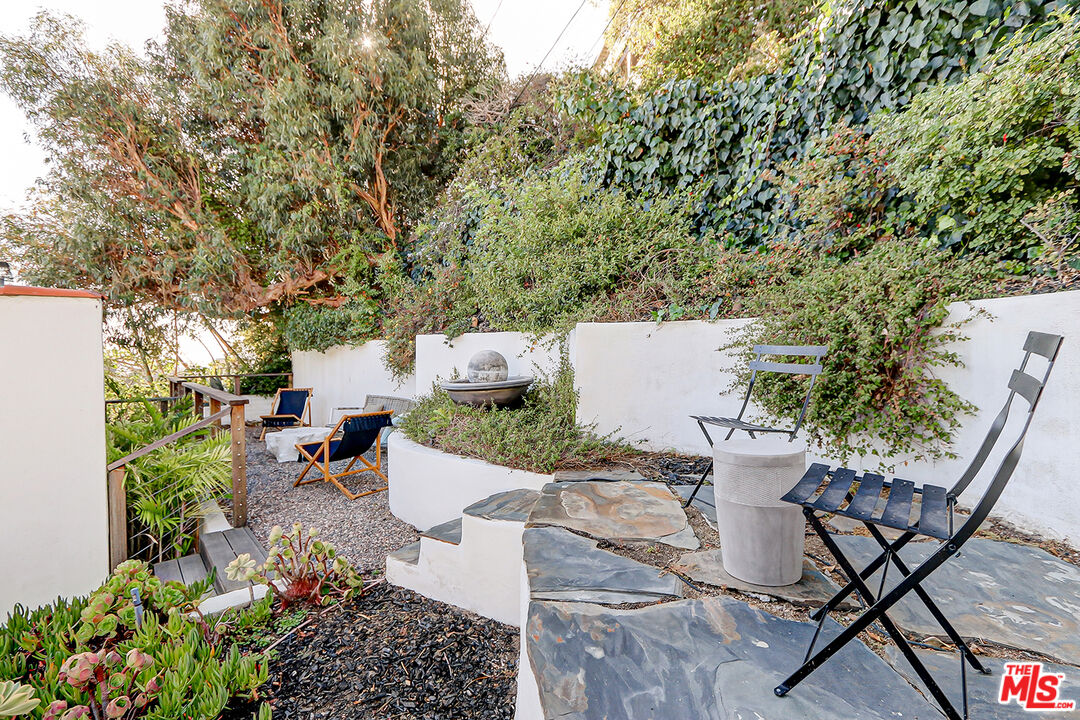 1761 N Orange Grove Ave