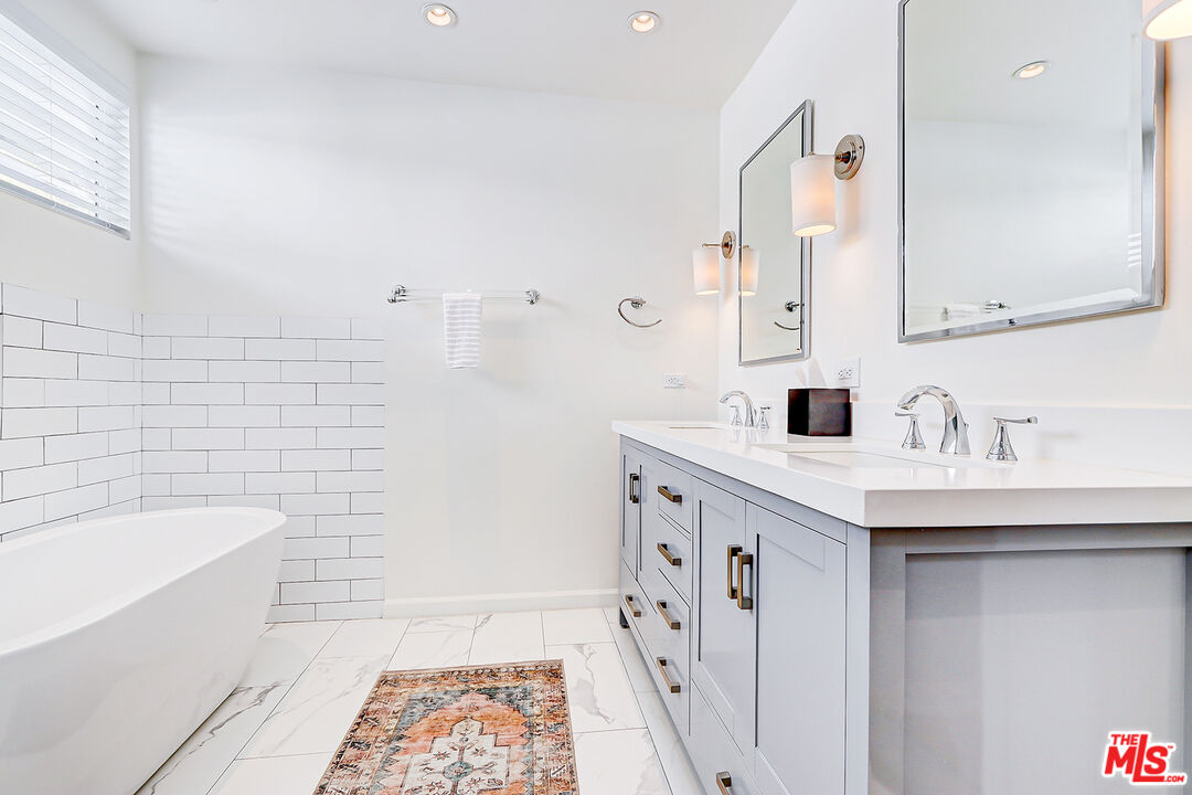 1761 N Orange Grove Ave