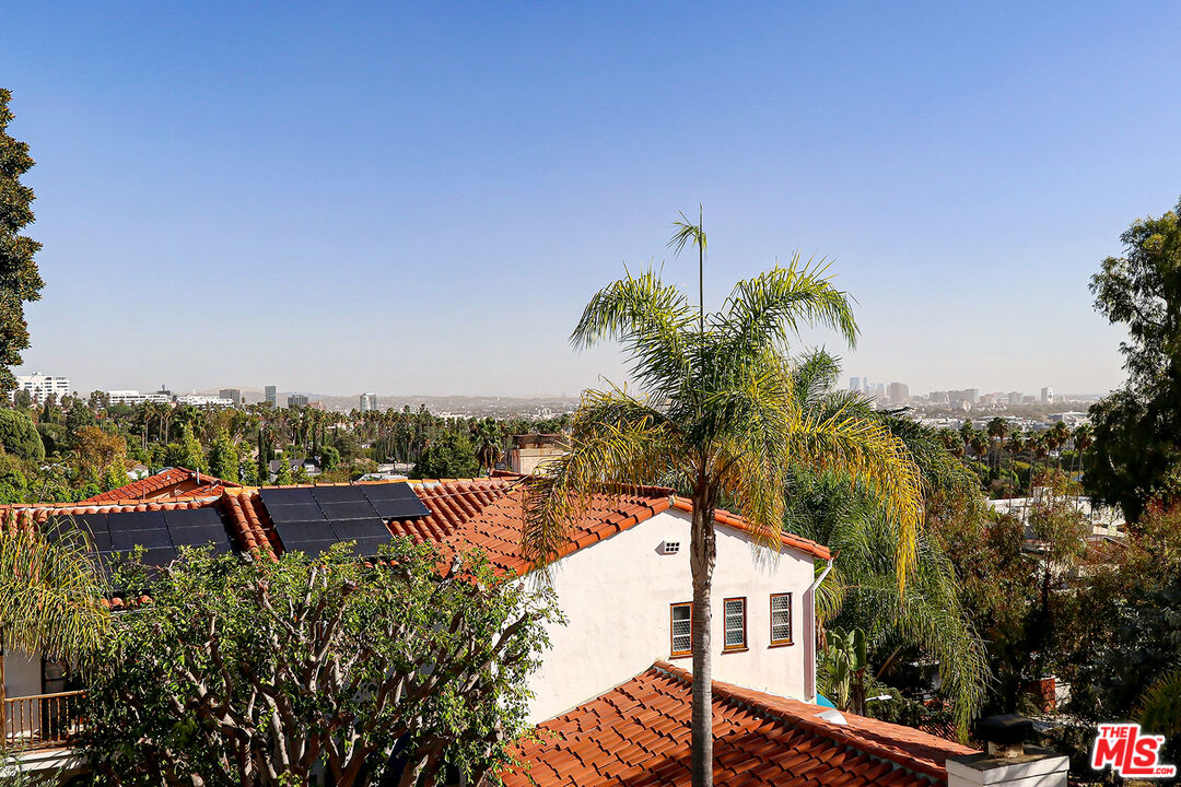 1761 N Orange Grove Ave