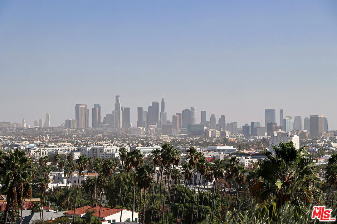 1761 N Orange Grove Ave