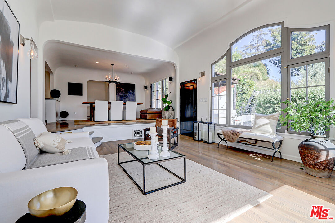 1761 N Orange Grove Ave