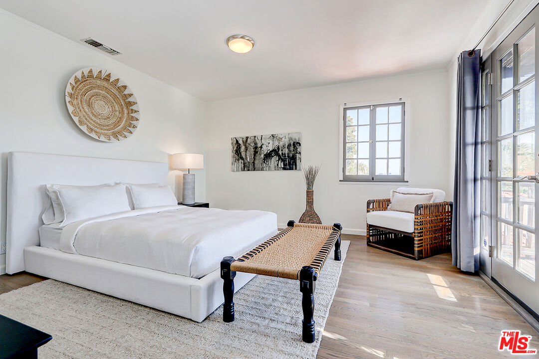 1761 N Orange Grove Ave