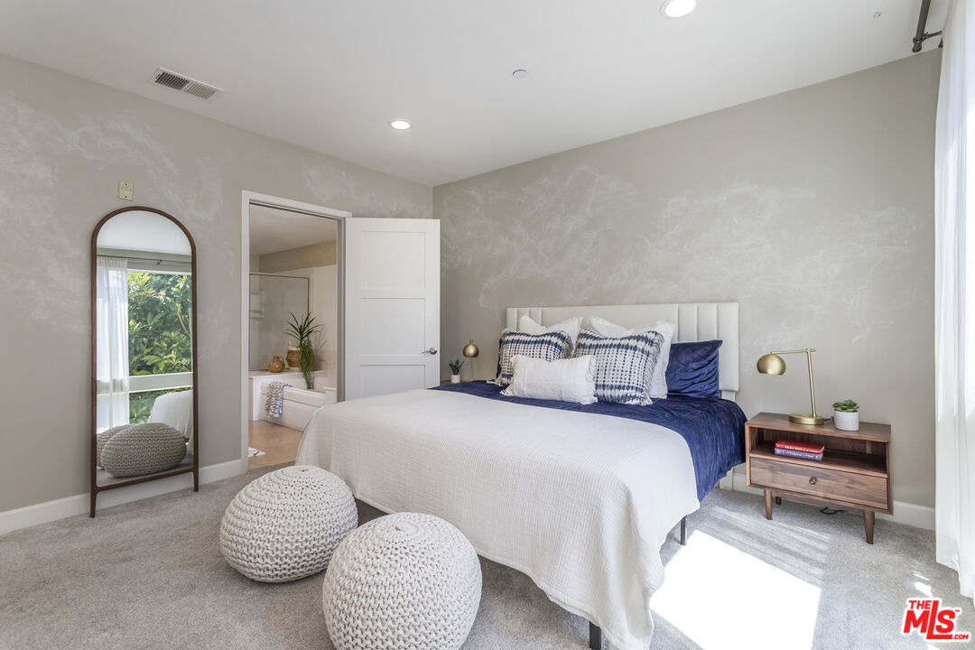 10878 Bloomfield St Unit: 207