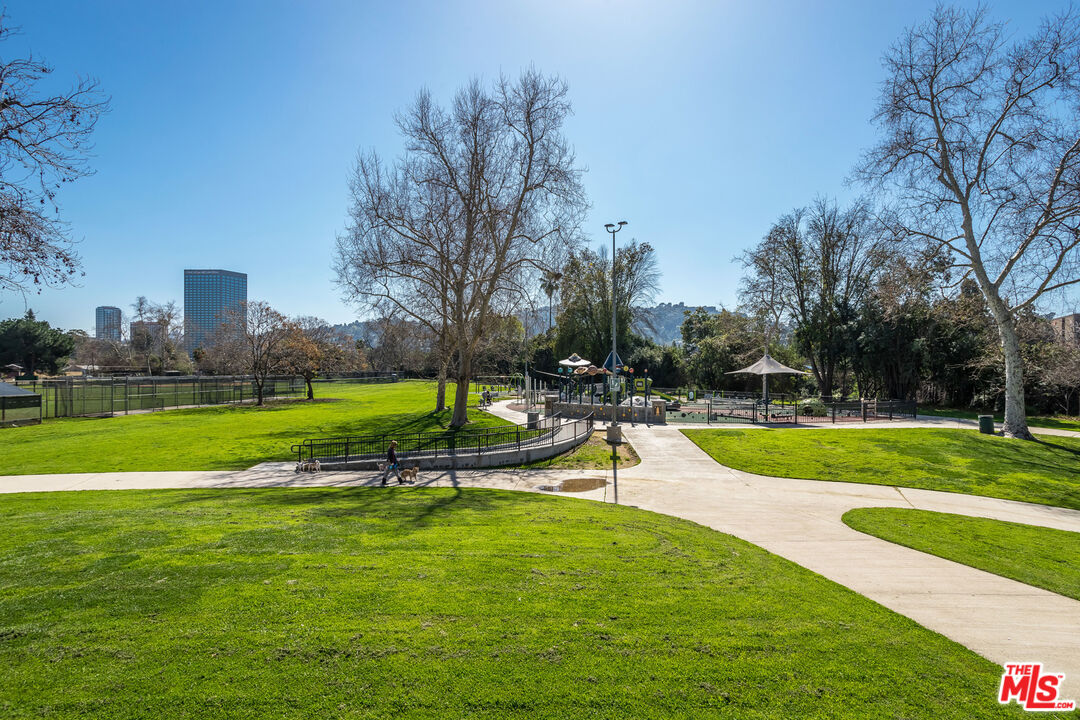 10878 Bloomfield St Unit: 207