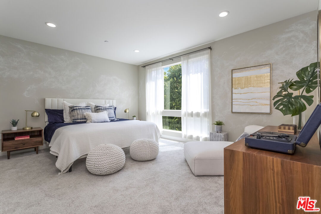 10878 Bloomfield St Unit: 207