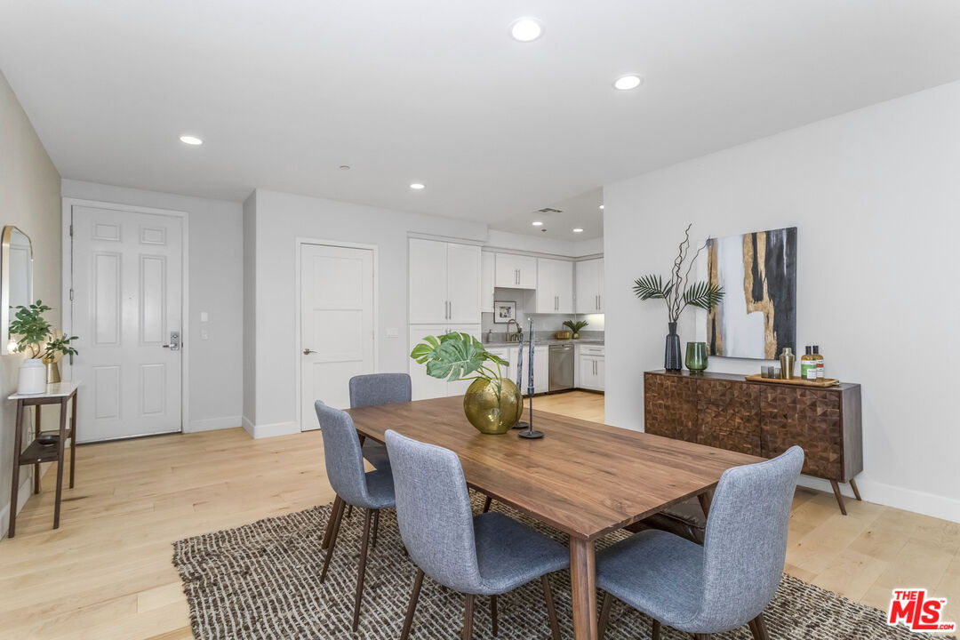 10878 Bloomfield St Unit: 207