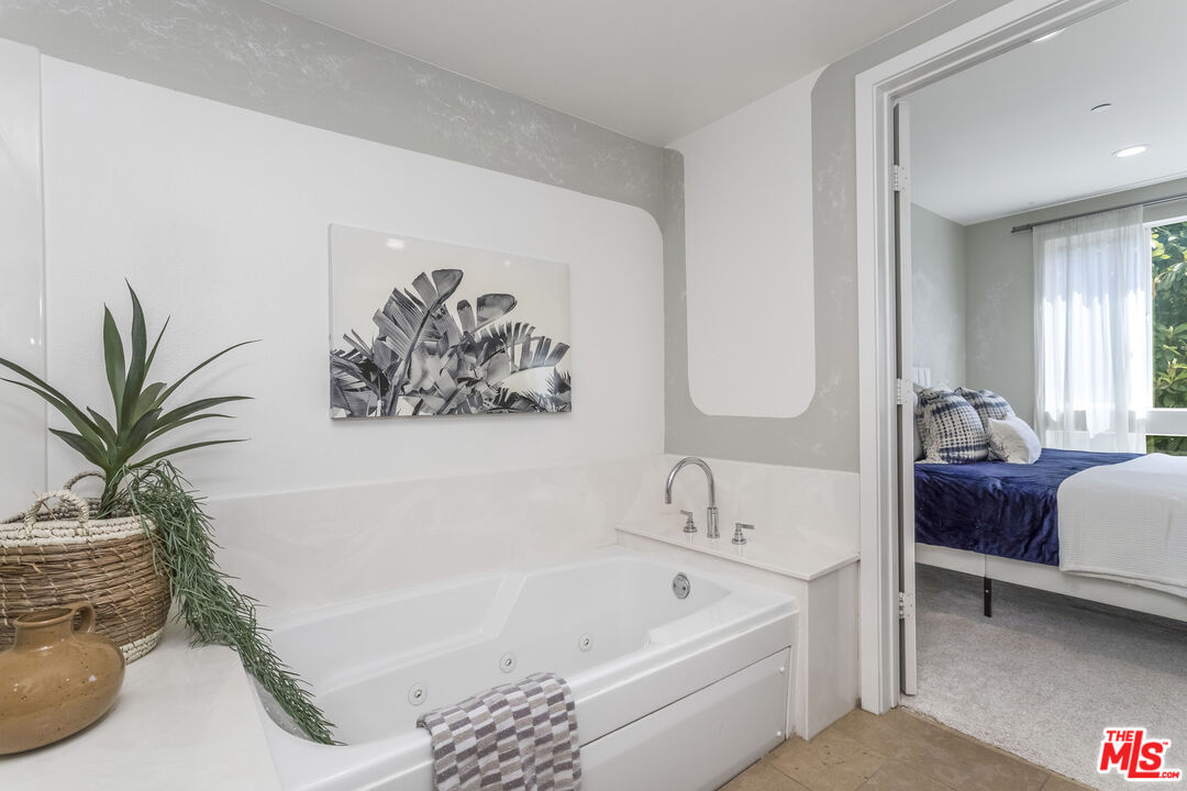 10878 Bloomfield St Unit: 207