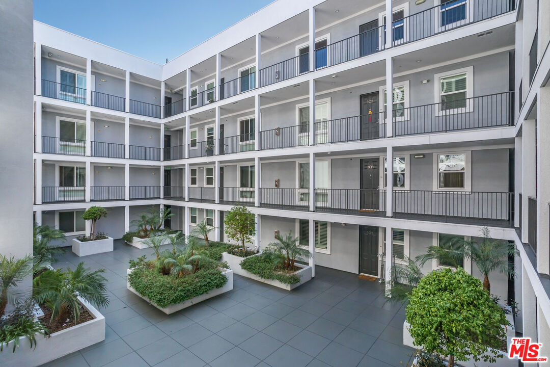 10878 Bloomfield St Unit: 207