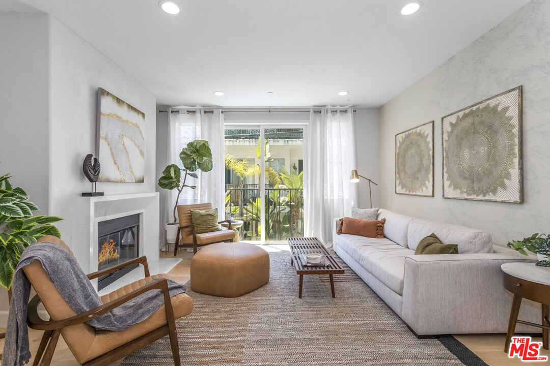 10878 Bloomfield St Unit: 207