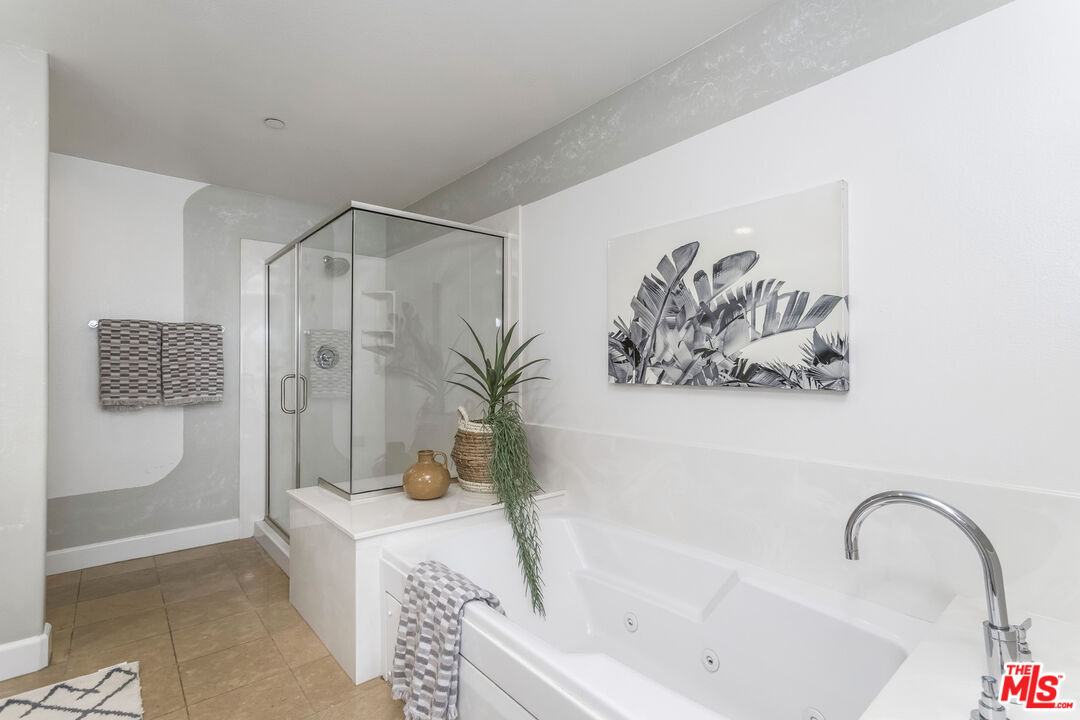 10878 Bloomfield St Unit: 207