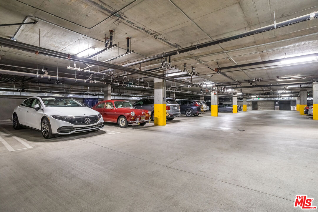 10878 Bloomfield St Unit: 207