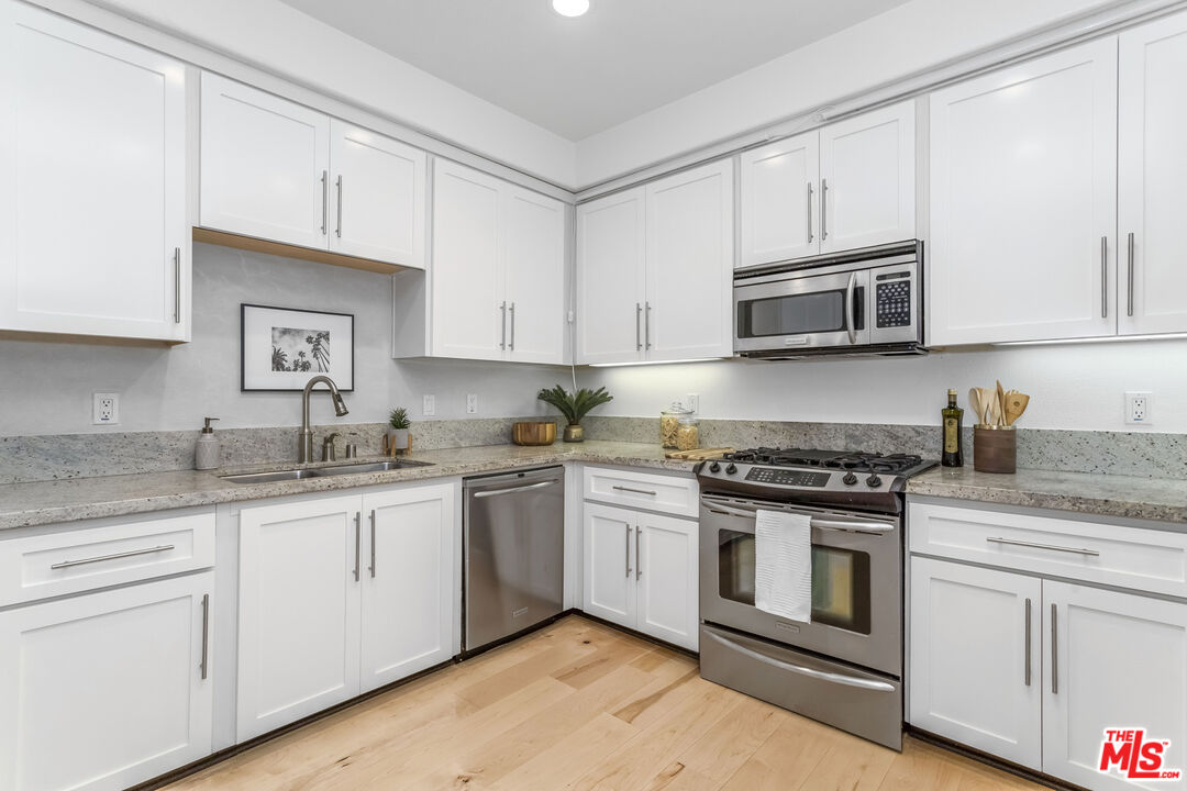 10878 Bloomfield St Unit: 207