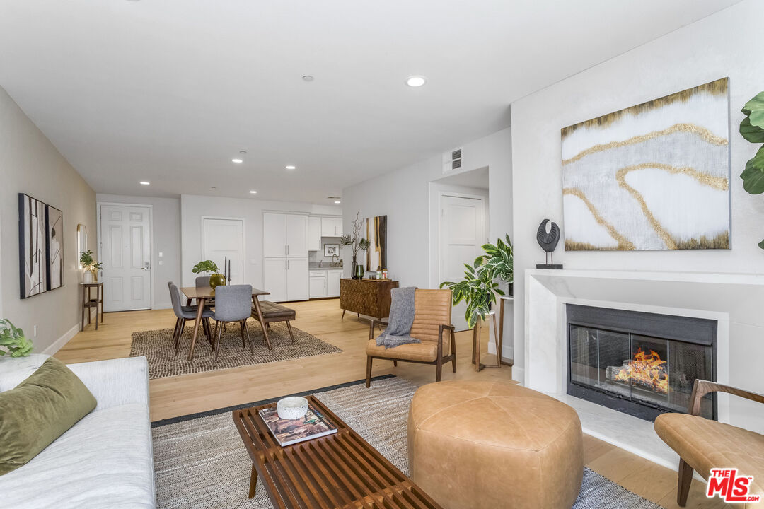 10878 Bloomfield St Unit: 207