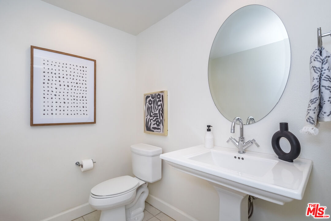 10878 Bloomfield St Unit: 207