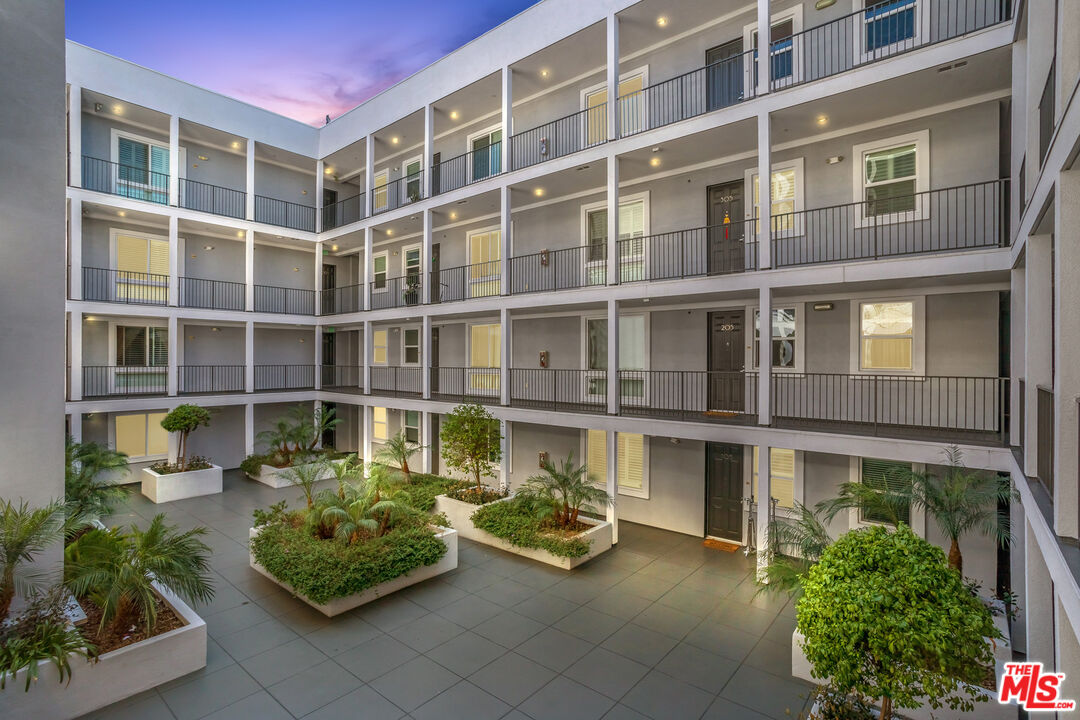 10878 Bloomfield St Unit: 207