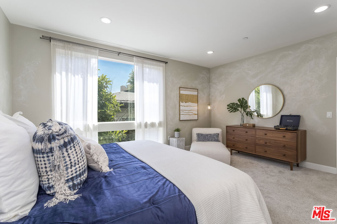 10878 Bloomfield St Unit: 207