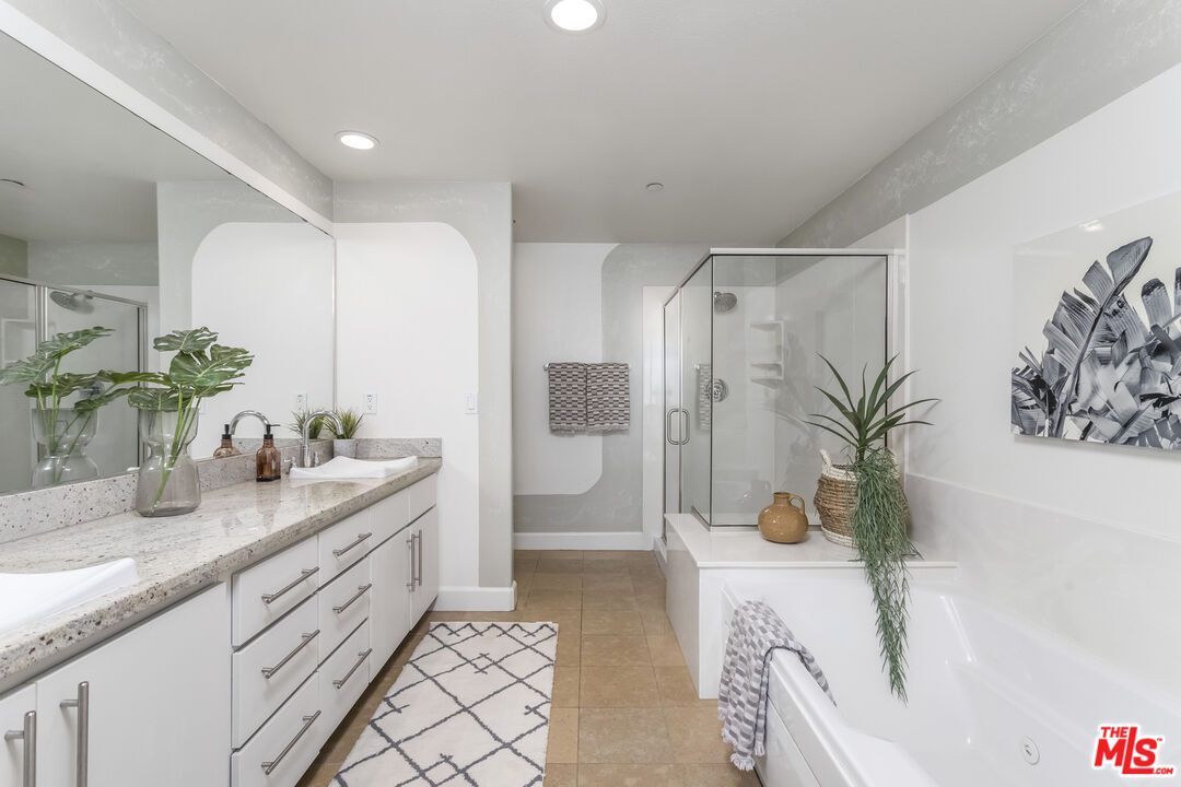 10878 Bloomfield St Unit: 207