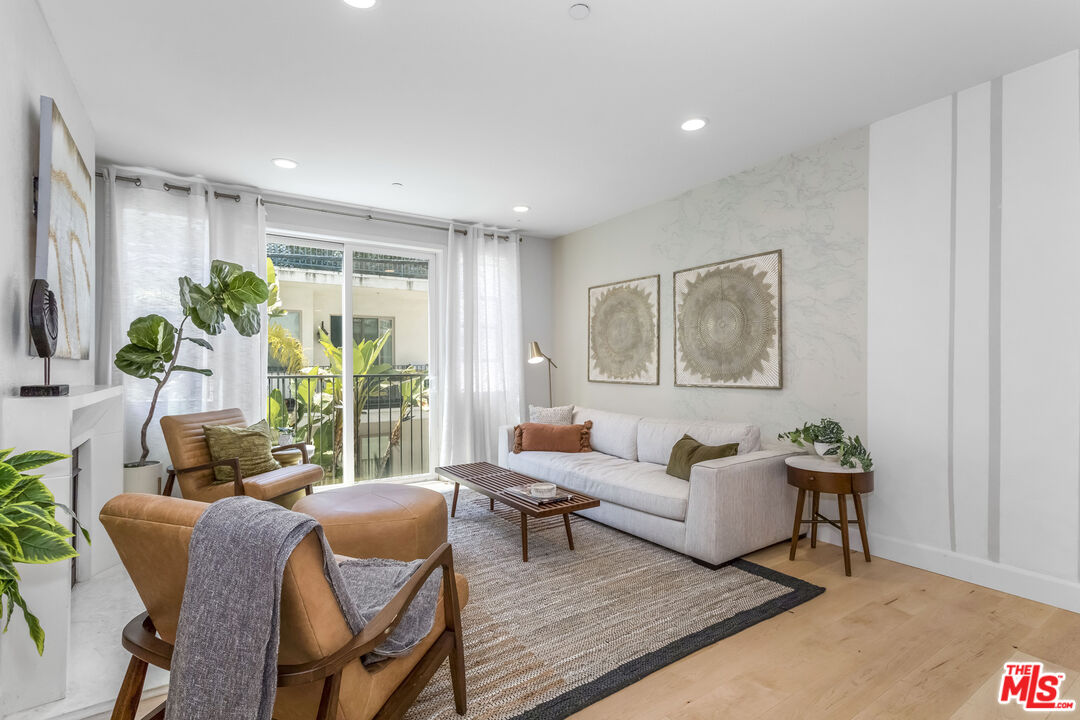 10878 Bloomfield St Unit: 207