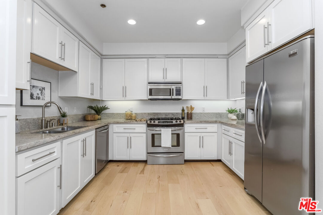 10878 Bloomfield St Unit: 207