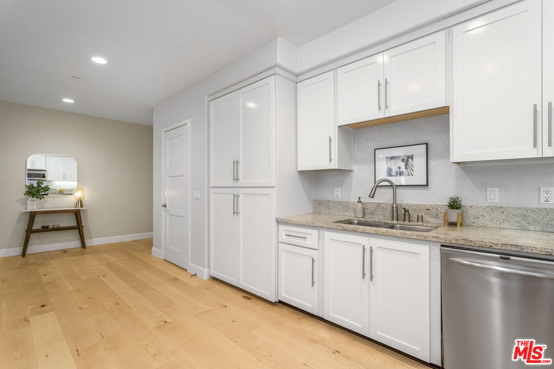 10878 Bloomfield St Unit: 207