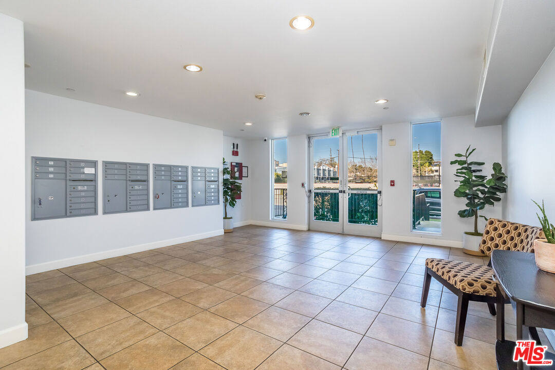 10878 Bloomfield St Unit: 207