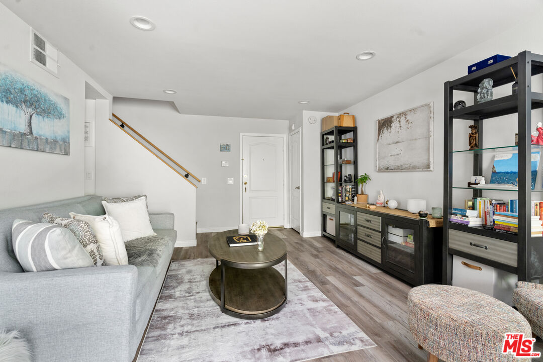 13030 Valleyheart Dr Unit: 114