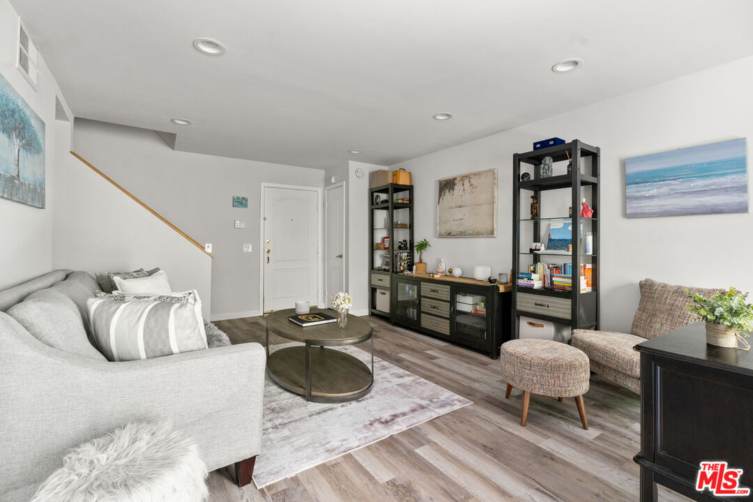 13030 Valleyheart Dr Unit: 114