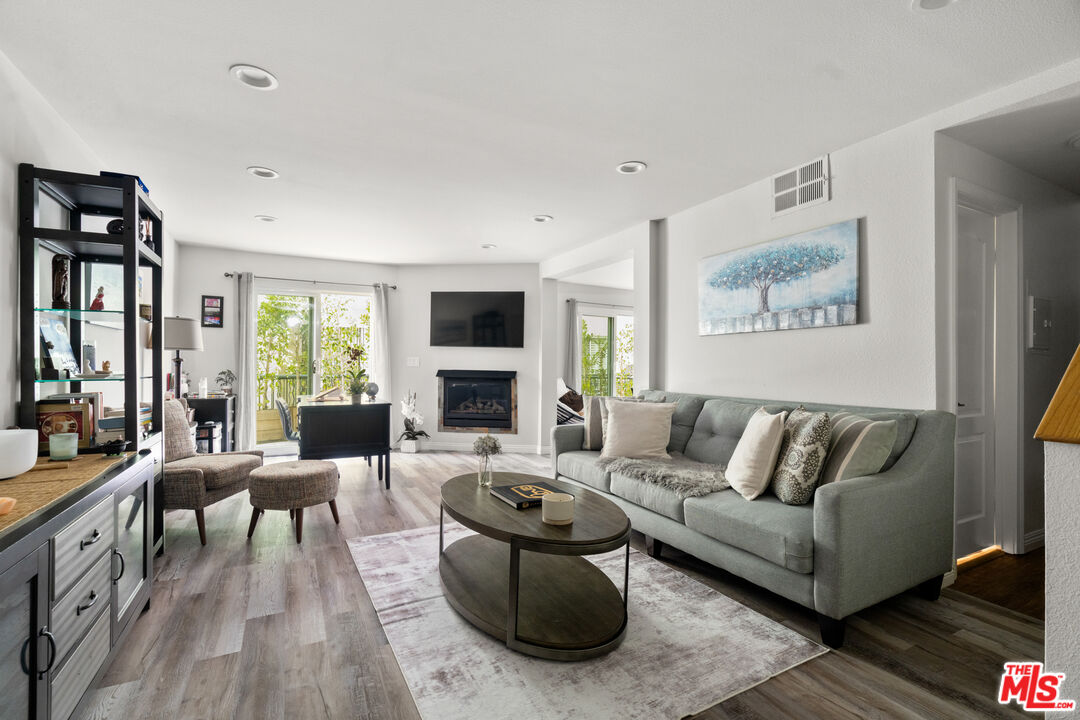 13030 Valleyheart Dr Unit: 114