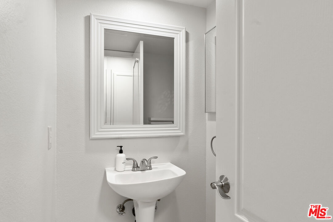 13030 Valleyheart Dr Unit: 114