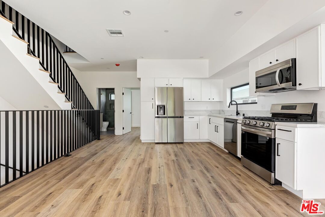 6130 Hazeltine Unit: 1