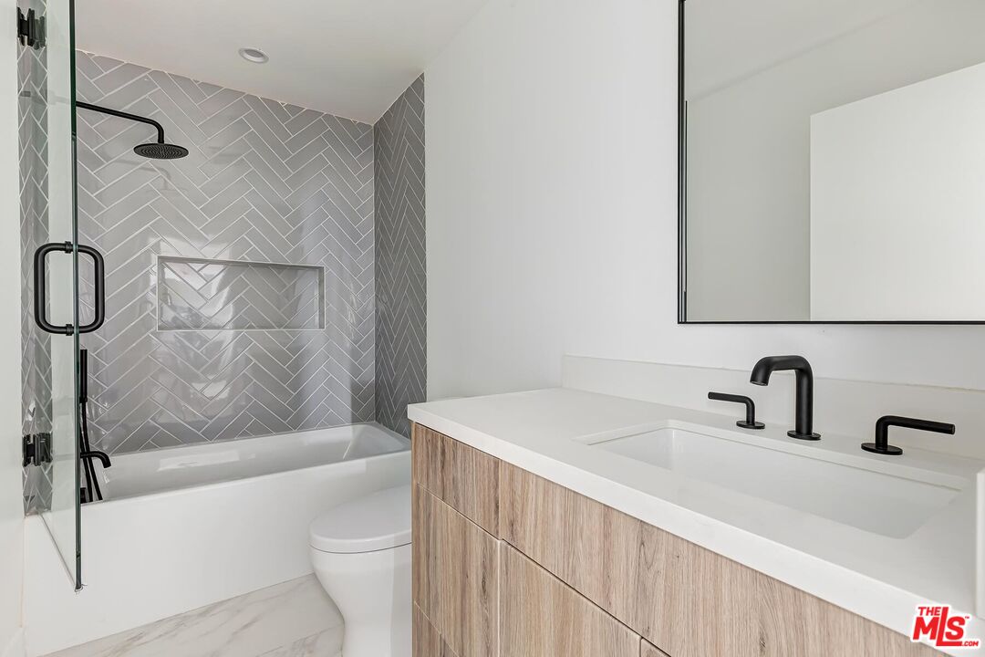 6130 Hazeltine Unit: 1