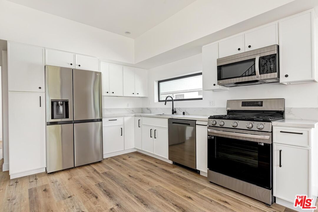 6130 Hazeltine Unit: 1