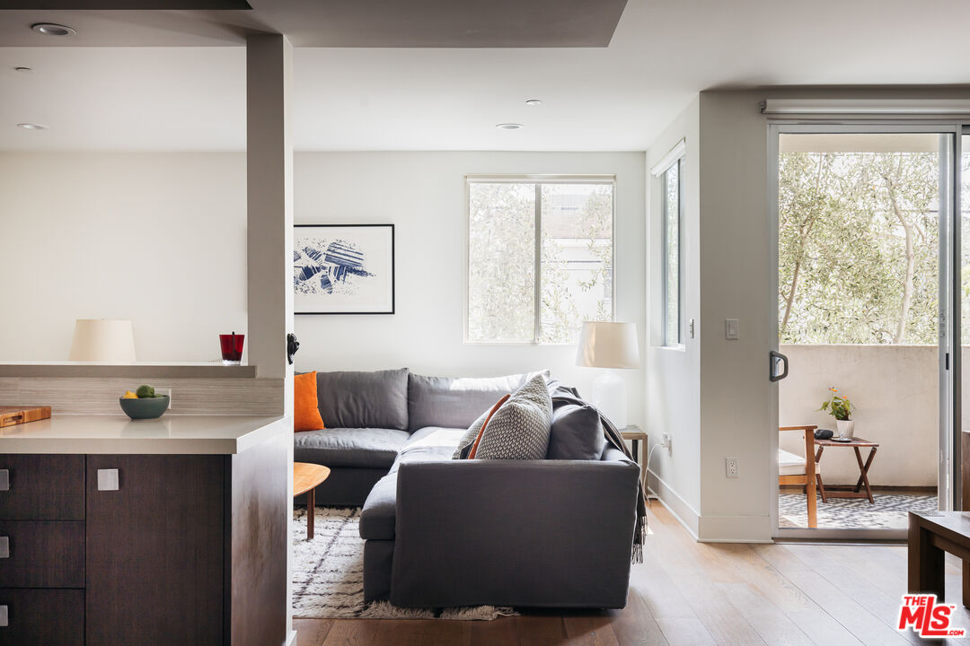 118 N Kings Rd Unit: 204