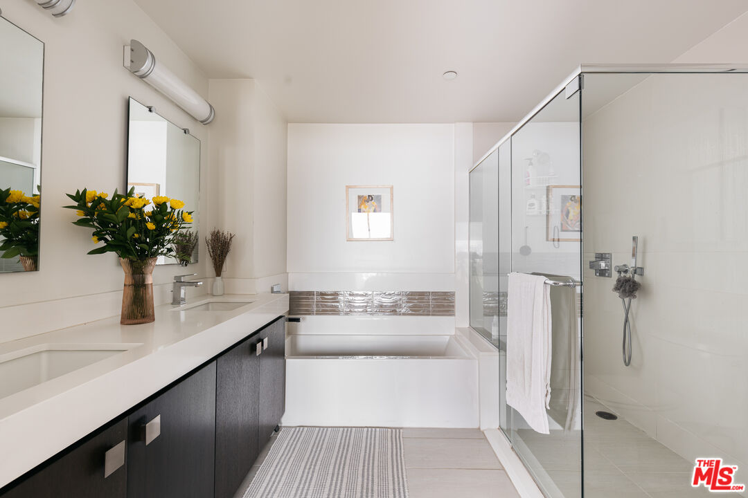 118 N Kings Rd Unit: 204