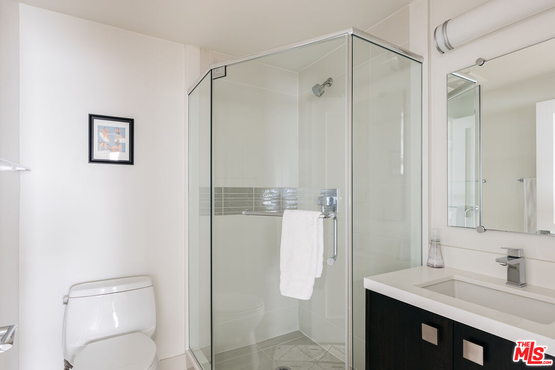 118 N Kings Rd Unit: 204