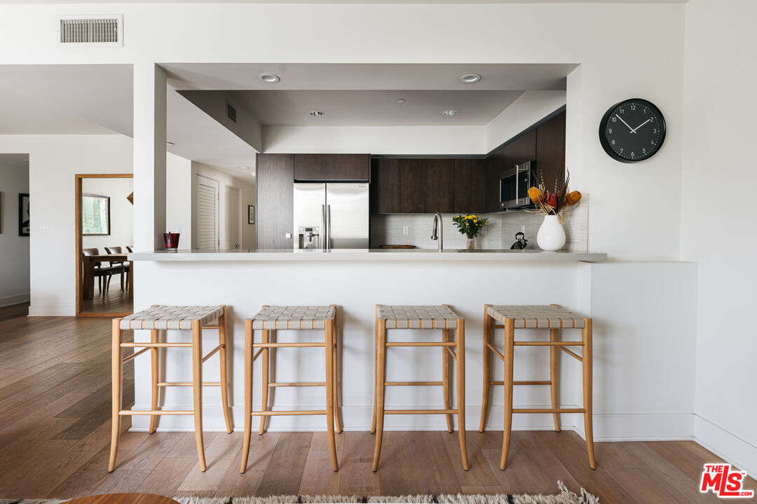 118 N Kings Rd Unit: 204