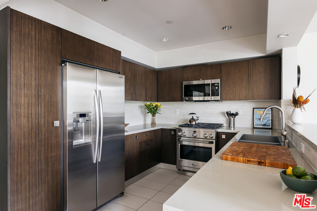 118 N Kings Rd Unit: 204