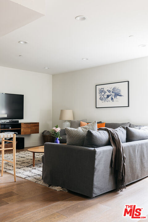 118 N Kings Rd Unit: 204