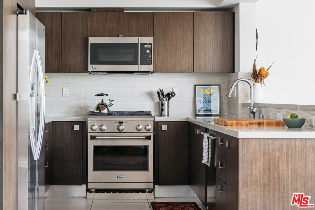 118 N Kings Rd Unit: 204