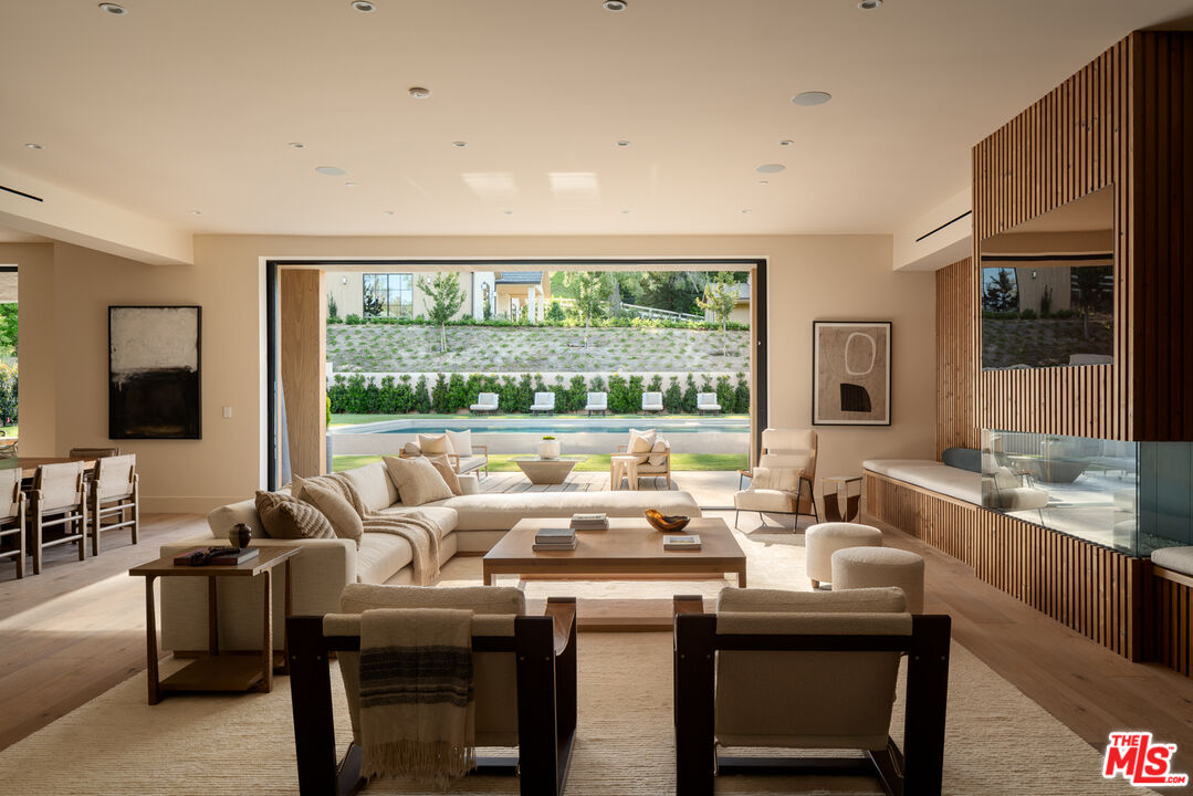 5287 Round Meadow Rd