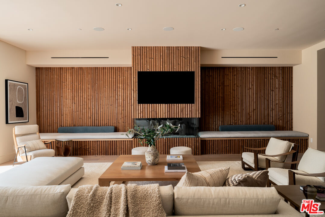 5287 Round Meadow Rd