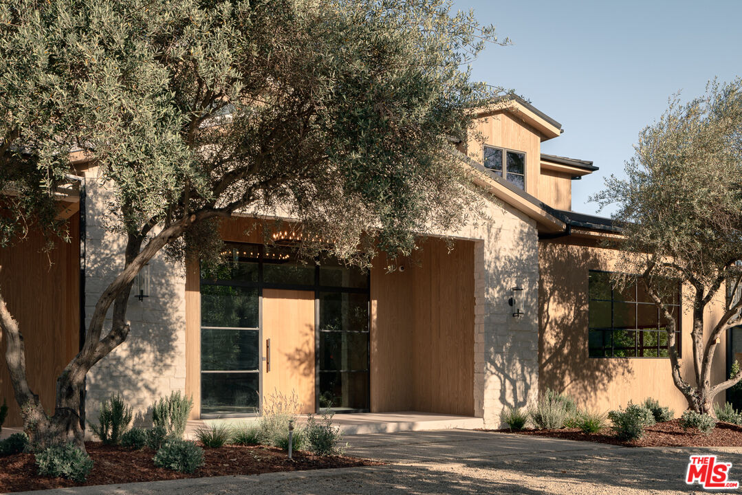 5287 Round Meadow Rd