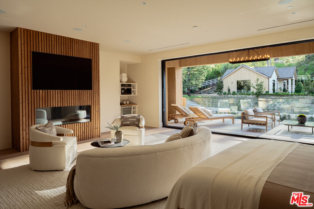 5287 Round Meadow Rd