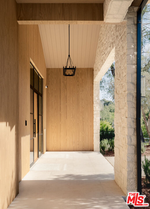 5287 Round Meadow Rd