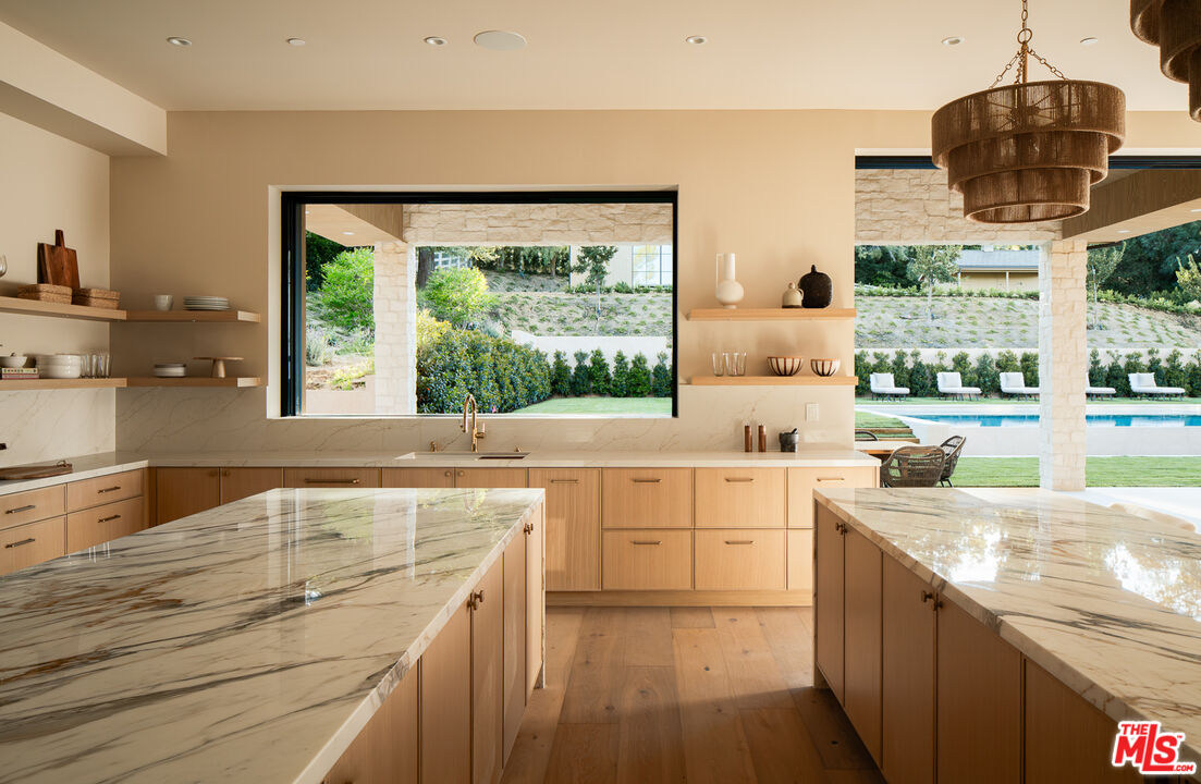 5287 Round Meadow Rd