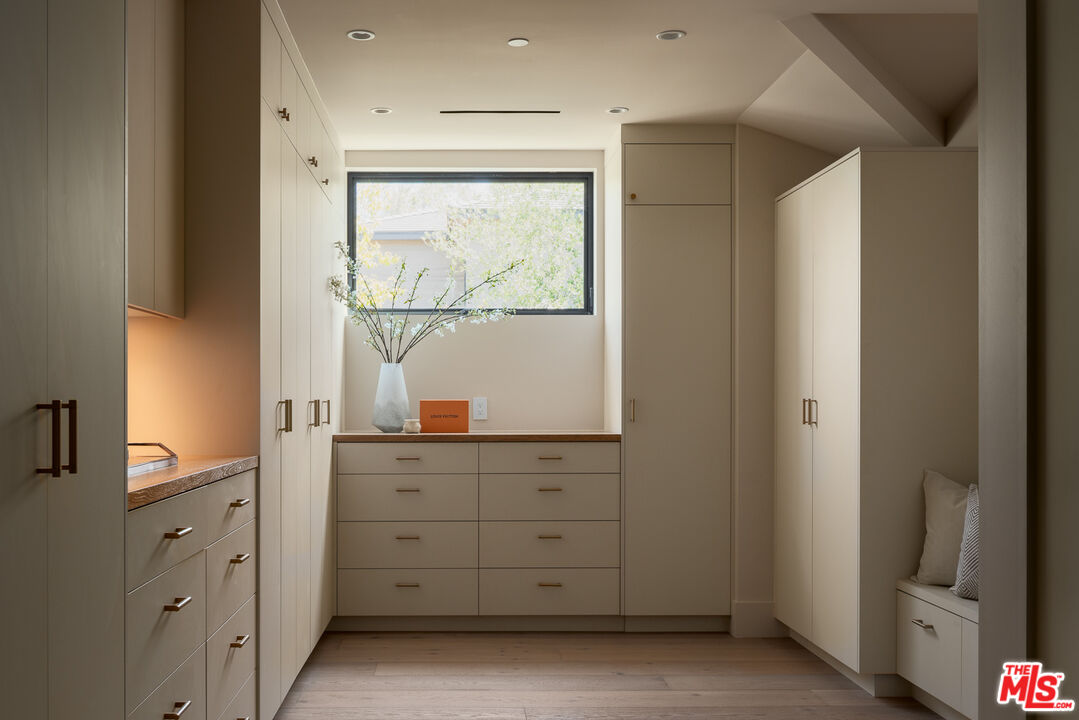 5287 Round Meadow Rd