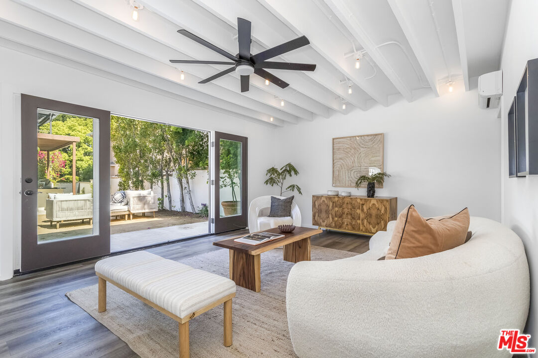 1623 N Orange Grove Ave